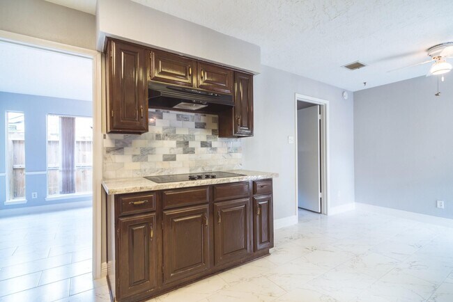 Building Photo - 25535 Wingfield Ln