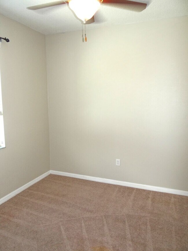 Building Photo - 4 bed, 3ba, 2 car garage home in Summerfield