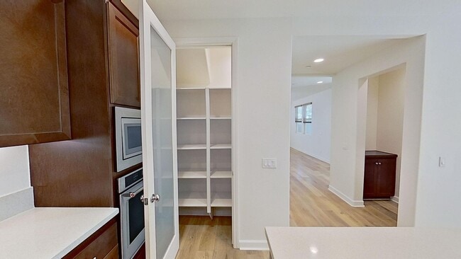 Building Photo - Los Carneros townhouse 3 Bed / 2.5 Bath – ...