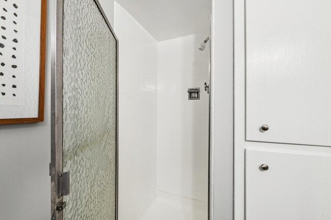 Building Photo - 1425 Lakeside Dr