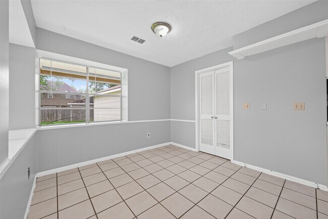 Building Photo - 5703 Green Timbers Dr