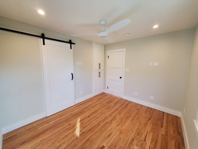 Building Photo - 10682 Center Dr