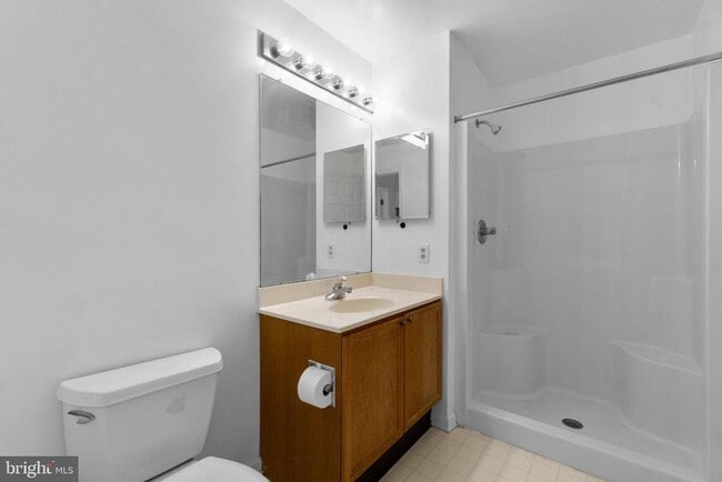 Building Photo - 8200 Blue Heron Dr