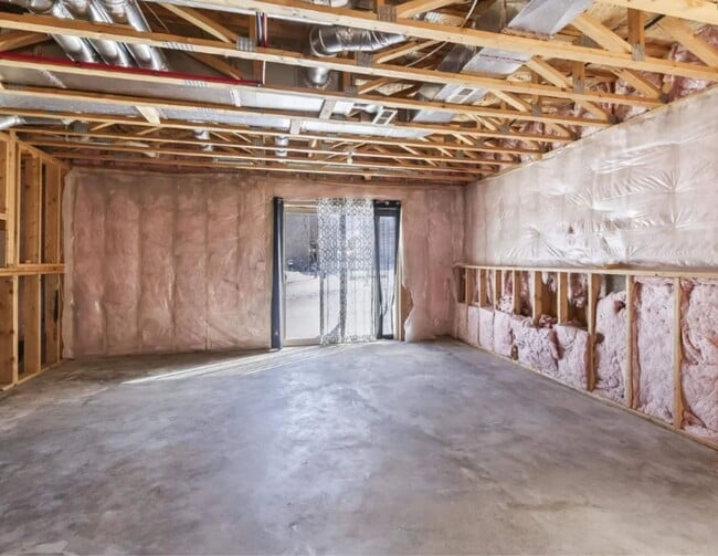 Building Photo - 1108 N Mossy Oak Ave