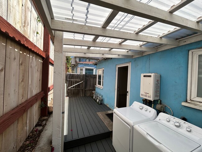 Building Photo - Updated Cottage in Banker's Hill
