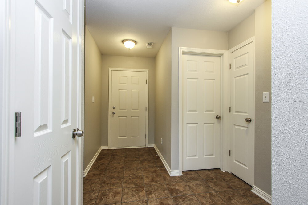 Building Photo - 9016 Hosta Way