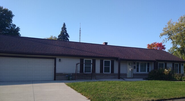 Primary Photo - 1777 Parkway Dr S