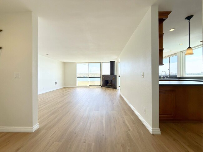 Building Photo - Panoramic Ocean and Lagoon Views