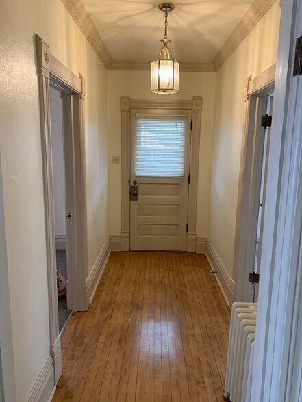 Foyer - 402 S Superior St