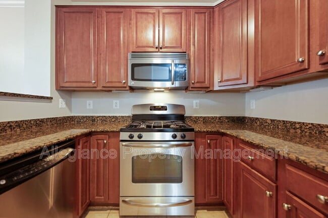 Building Photo - 15555 John Diskin Cir