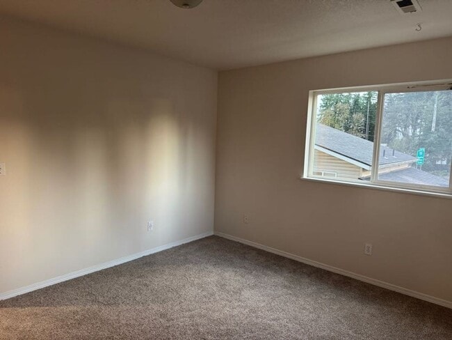 Building Photo - Stunning 2 Bed, 2.5 Bath Townhouse — Fully Renovated!