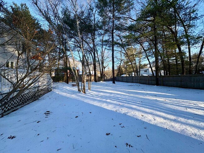 Building Photo - Available Now | 3 Bed, 1.5 Bath Single-Family Home in Westford, MA | Updated Kitchen, Finished Ba...