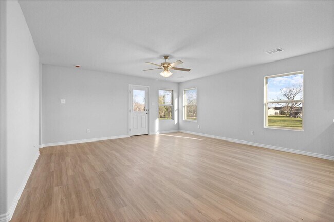 Building Photo - 608 Yupon St