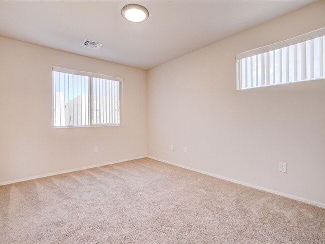 Building Photo - 3 Bedroom 2.5 Bath   $200.00 OFF FIRST FULL MONTHS RENT