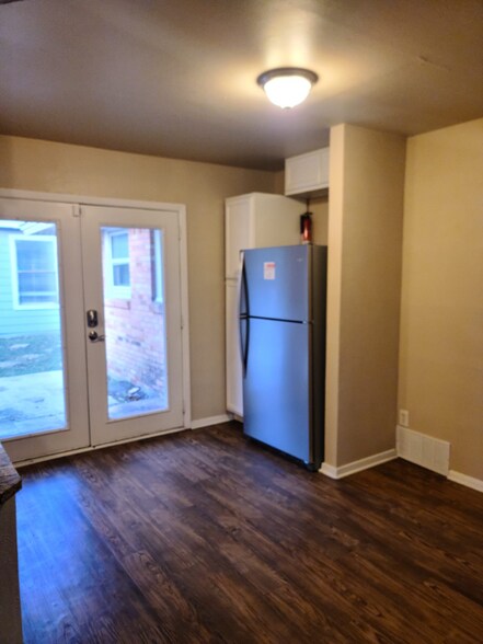 Building Photo - 2539 Hillsboro Ave