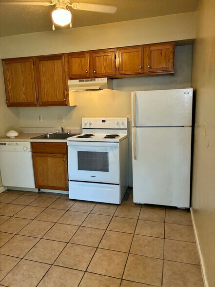Building Photo - 1170 Grand Terrace Dr