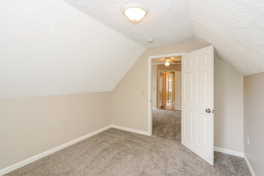 Building Photo - 315 Pine Ridge Ln