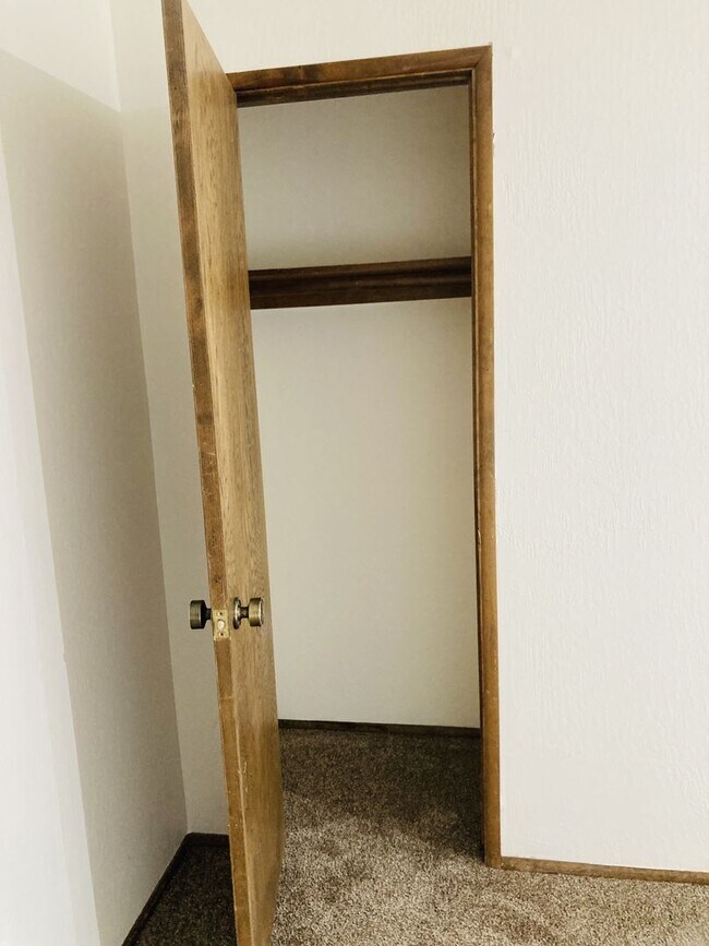 Building Photo - Enchanting Four Bedroom Two and Half Bath Condo in North Meadow Bay.