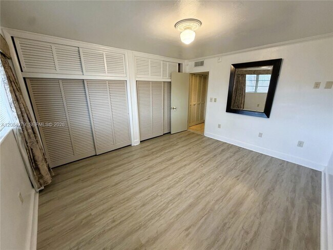 Building Photo - 7550 SW 82nd St
