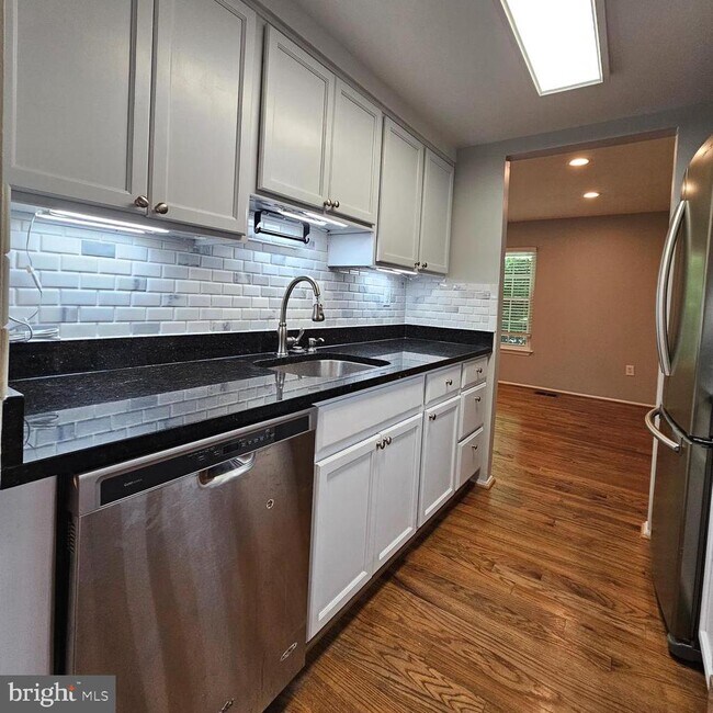 Building Photo - 6430 Shannon Station Ct