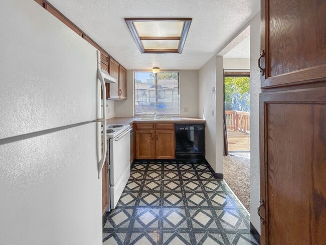 Building Photo - $0 DEPOSIT OPTION. CENTRALLY LOCATED 4 BEDROOM SPLIT LEVEL HOME IN WESTMINSTER!