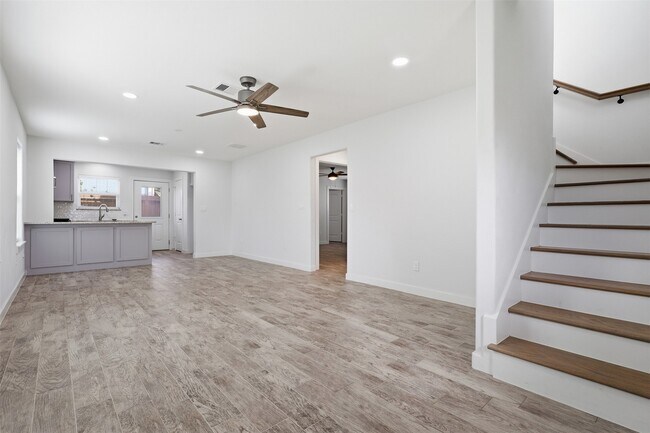 Building Photo - 10103 Goldcrest St