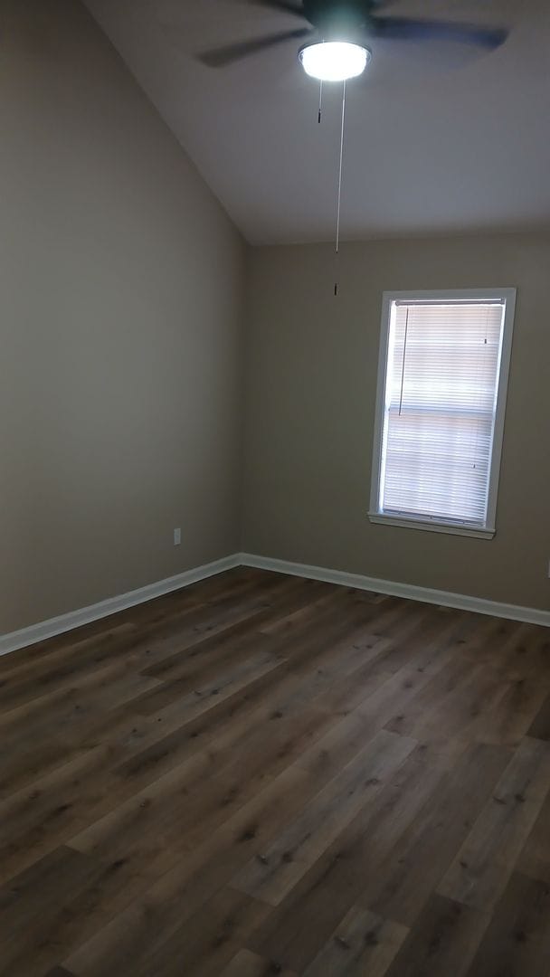 Building Photo - 3 Bed/ 3 Bath located just off South Lamar...