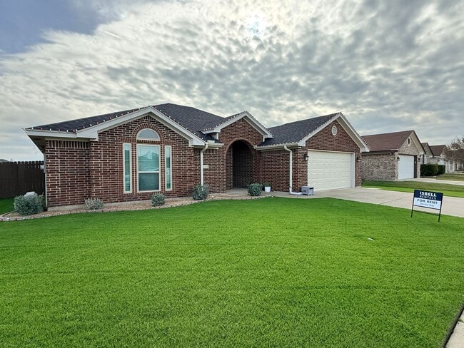 Building Photo - NEW IN MANAGEMENT - COMING SOON!