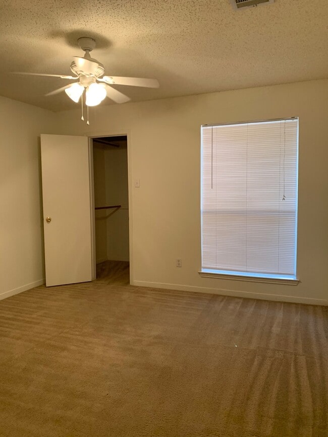 Building Photo - Duplex