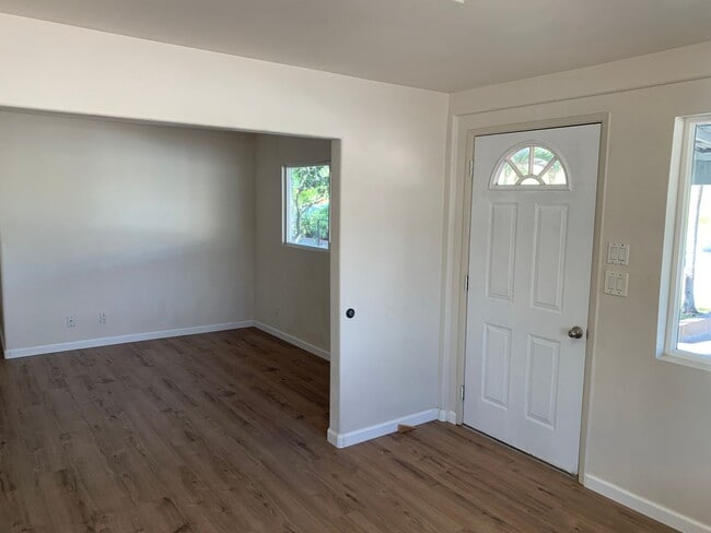 Building Photo - 571 Maalo St