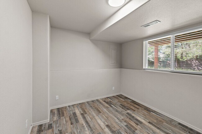 Building Photo - Post Falls ID Multi-Level Home for Rent