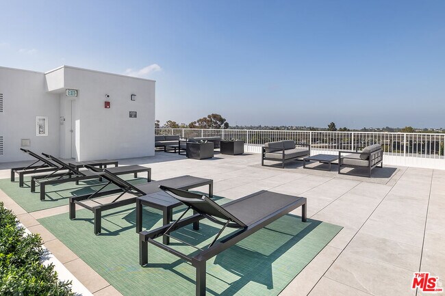 Building Photo - 2600 S Sepulveda Blvd