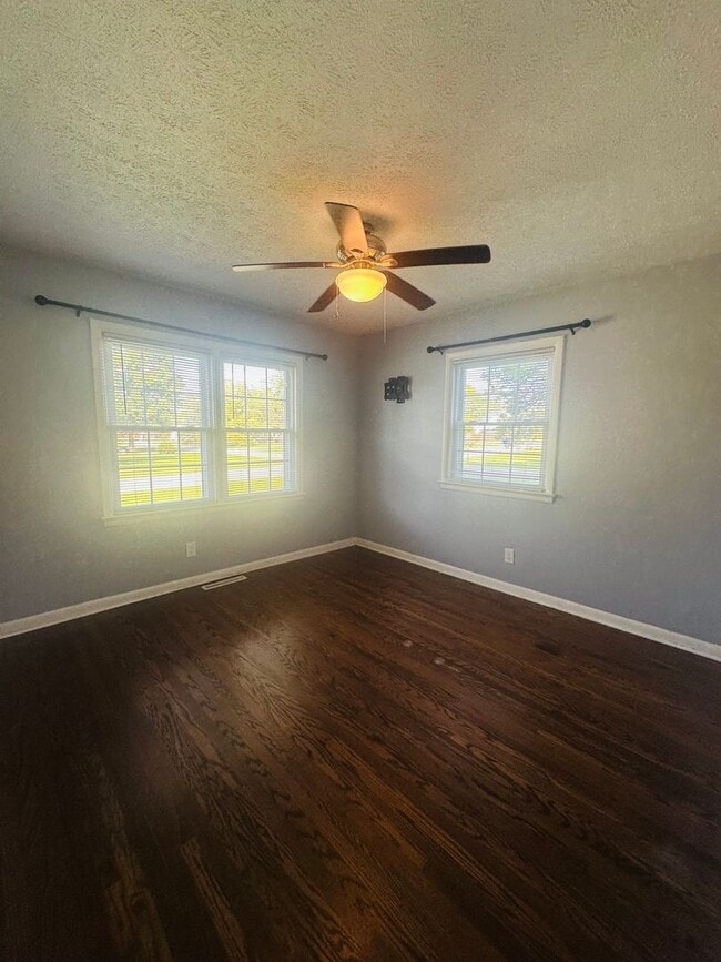 Building Photo - Charming 3 Bedroom Home in Fern Creek – Gr...