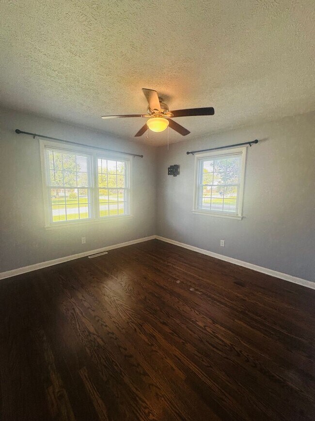 Building Photo - Charming 3 Bedroom Home in Fern Creek – Great Layout & Location: Limited-Time Leasing Special!