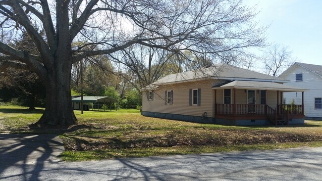 Primary Photo - 1108 Ellis Rd