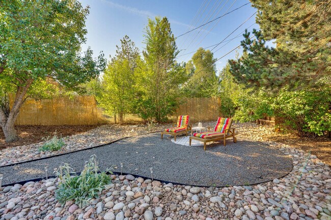 Building Photo - 725 35th St