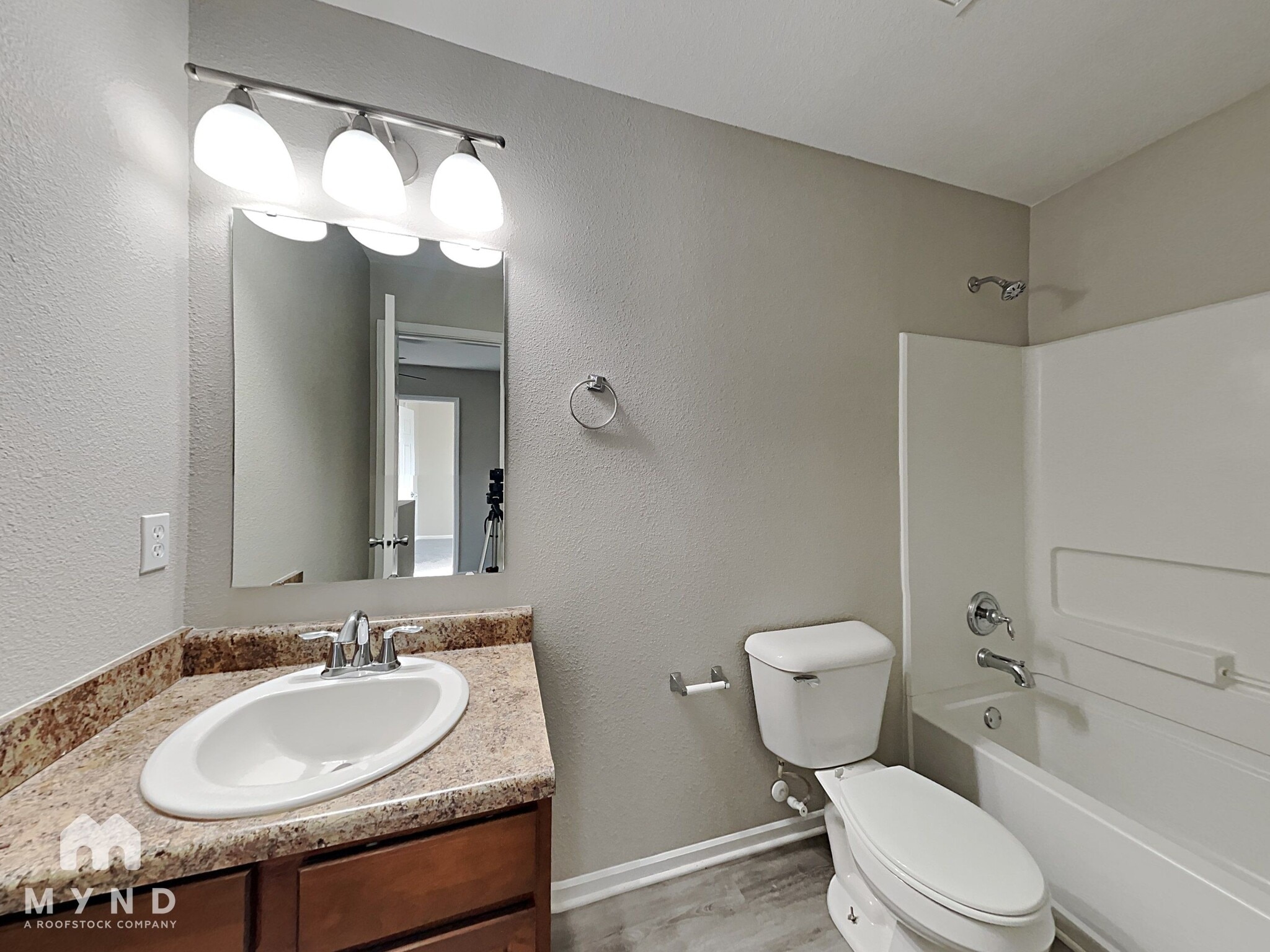 Building Photo - 3117 W Meadowbend Dr