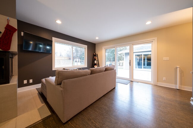 Building Photo - 9513 Briar Cir