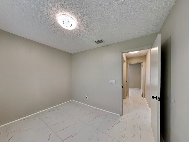 Building Photo - 1836 Blue Fox Ct