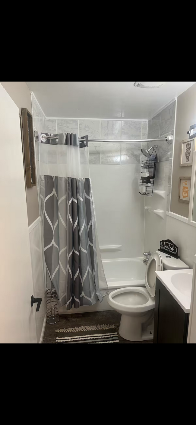 Bathroom - 928 43rd Ave