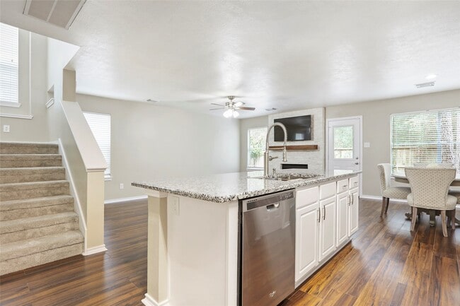 Building Photo - 134 S Walden Elms Cir