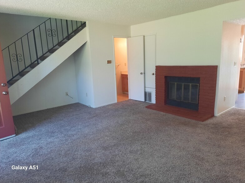 Building Photo - 316 Harvest Ln