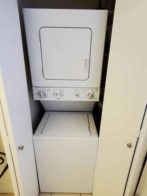 Building Photo - 2505 Navarra Dr