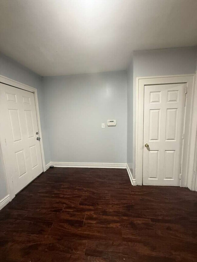 Building Photo - "Charming 2-Bedroom St. Louis Home with Gleaming Hardwood Floors in 63121!"