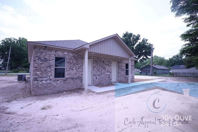 Building Photo - 304 Olive-