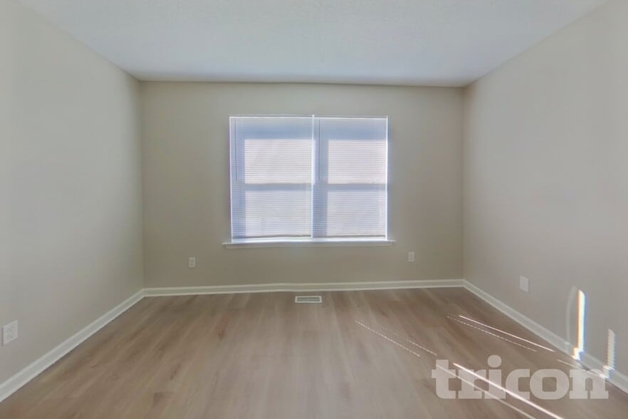 Building Photo - 2425 Saluda Dr