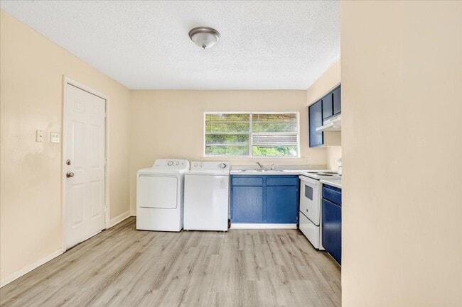 Building Photo - 2-Bedroom Apartment in Convenient Savannah Location