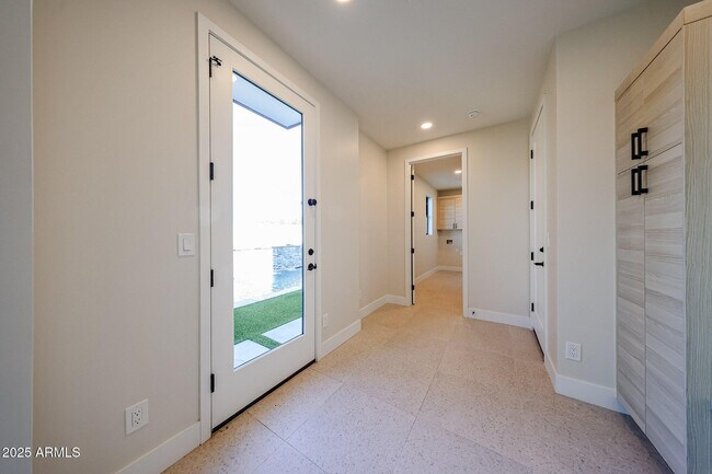 Building Photo - 6314 N 10th Dr