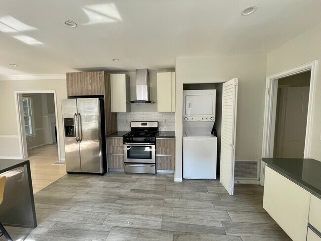 Building Photo - 437 Shirley Pl