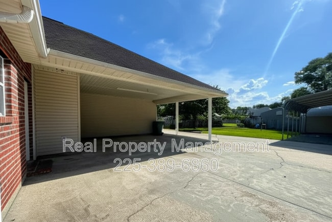 Building Photo - 25889 Regency Ave